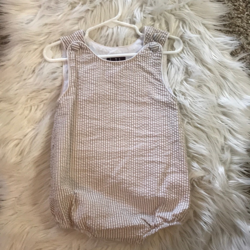 Seersucker bubble. Boy. Tan & White stripe.